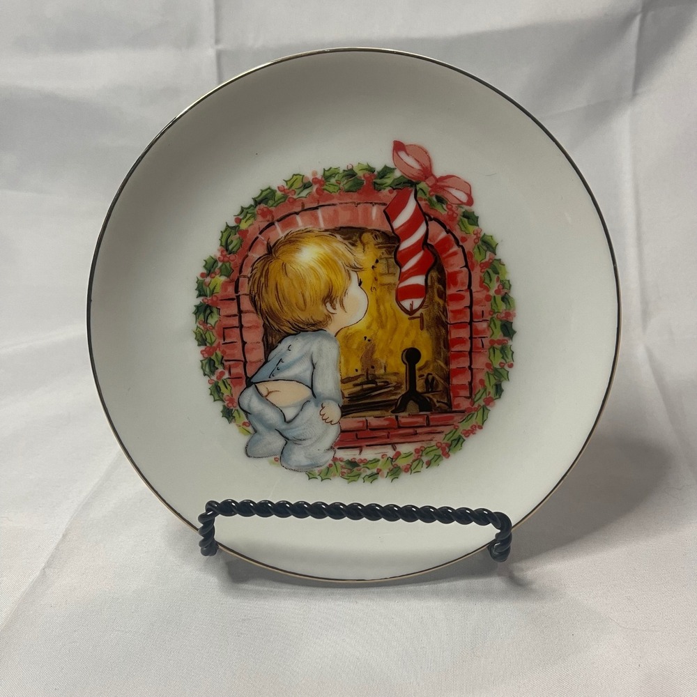 Vintage 1982 Jasco Christmas Plate Fine Porcelain 22K Gold Edged Japan Decor